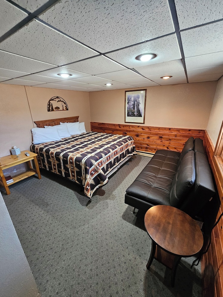 Hulett Motel 8/37