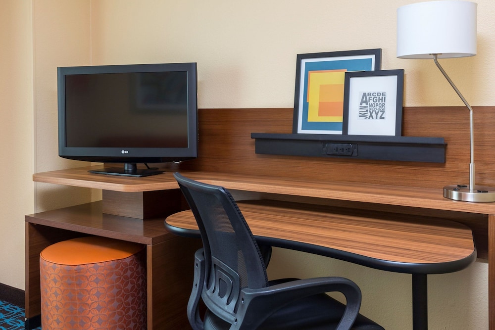 Fairfield Inn & Suites Galesburg 21/22