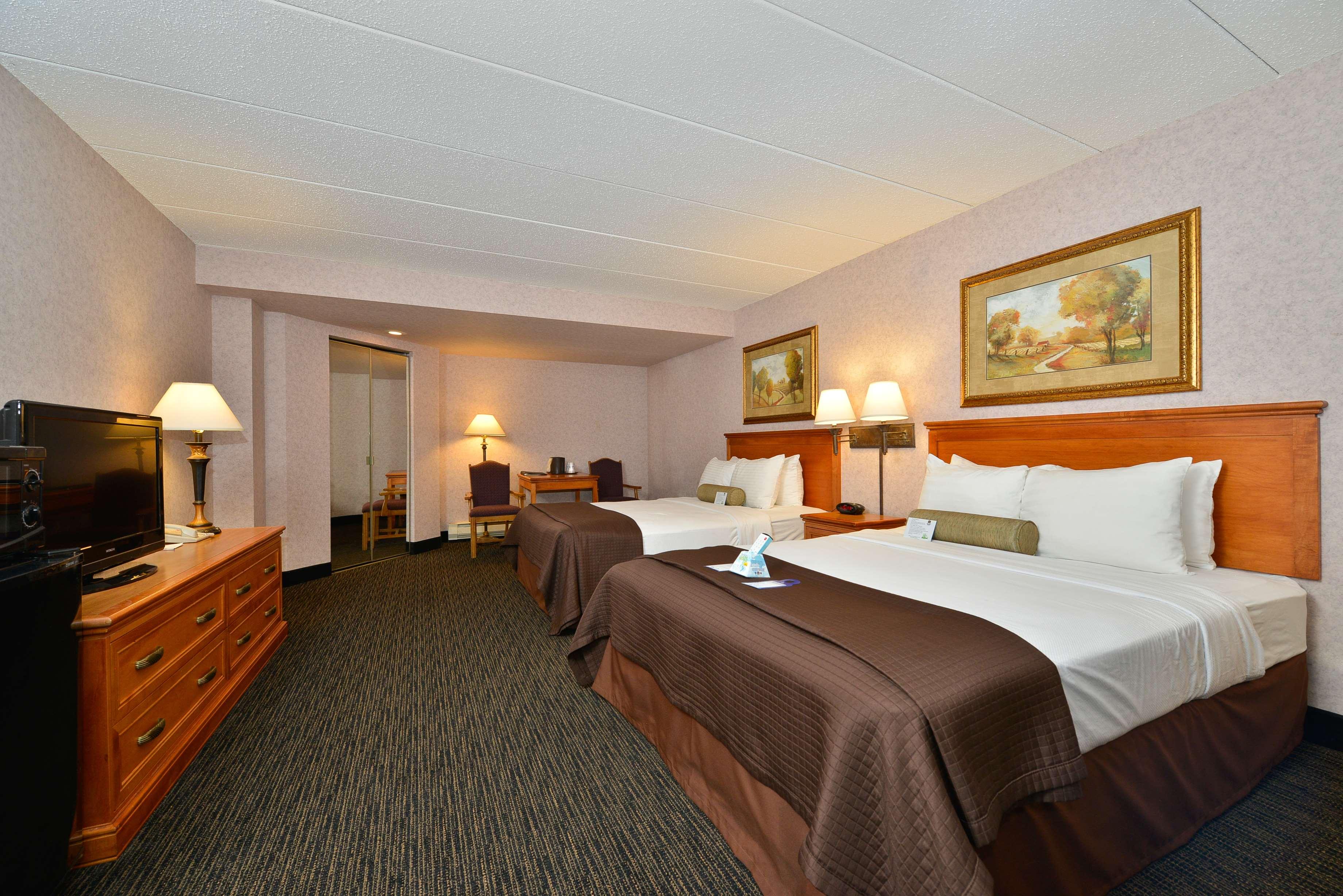 Bi Level, Suite, 1 King and 2 Queen Beds