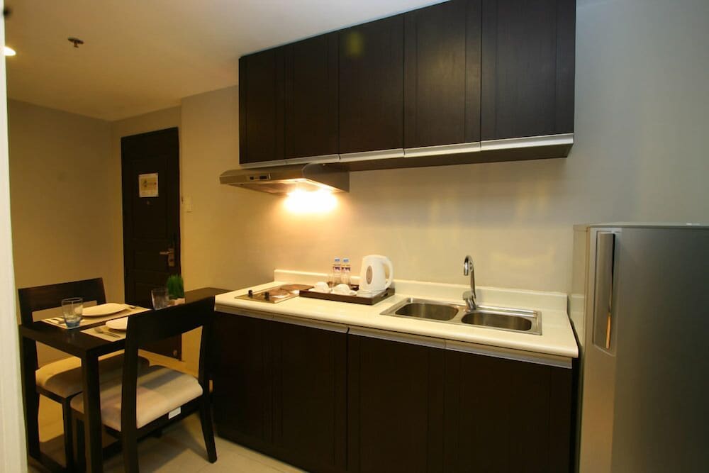 MILLENIA SUITES ORTIGAS 10/24