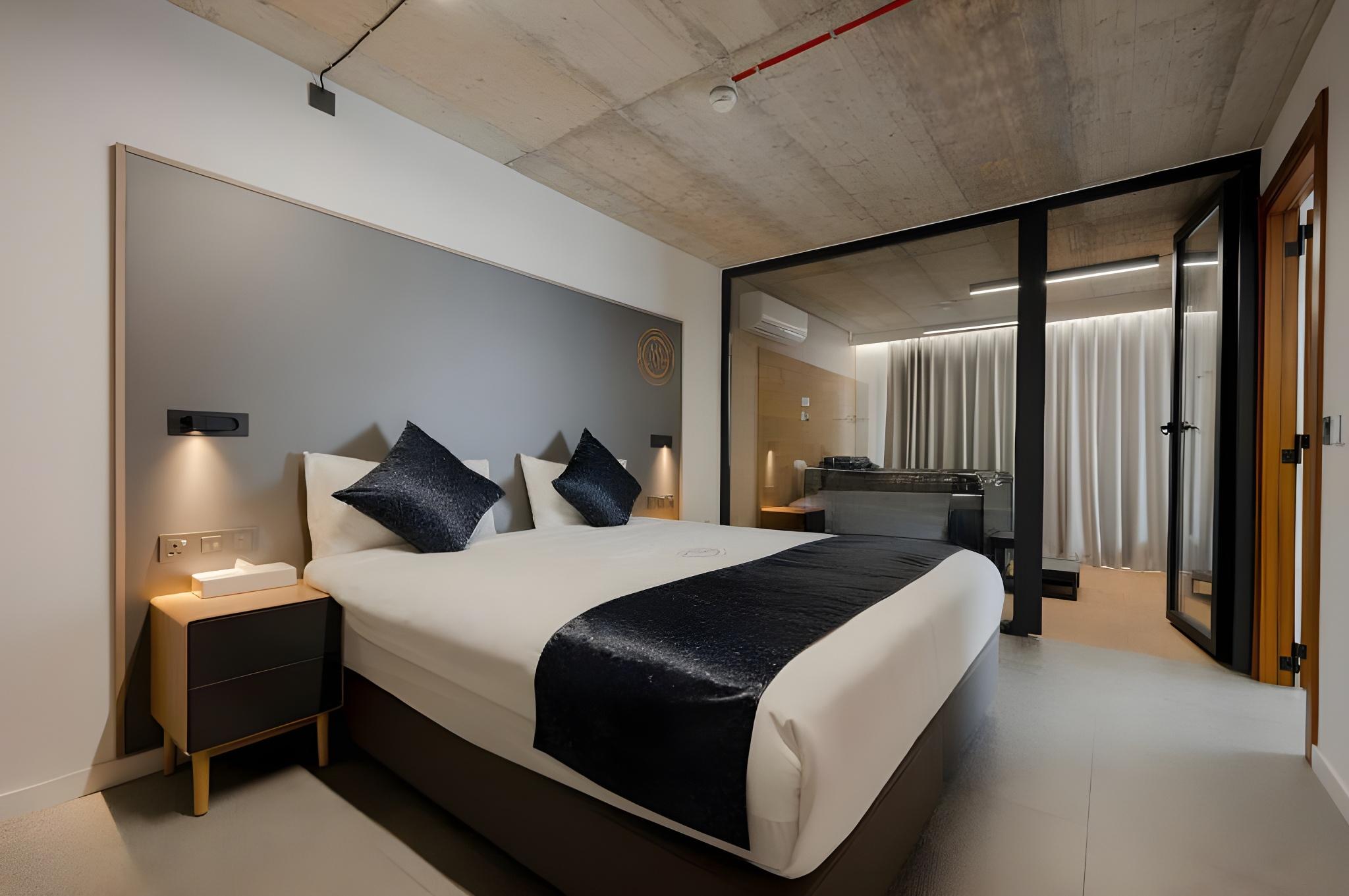 Signature, Suite, Urban View, Hot Tub