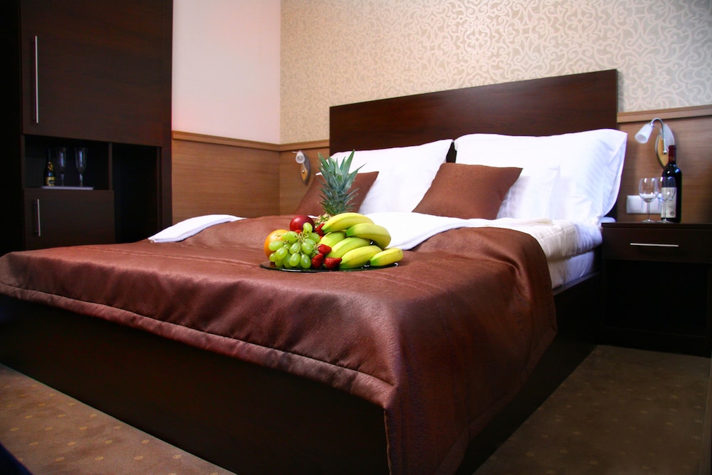 Central Hotel 21 27/54