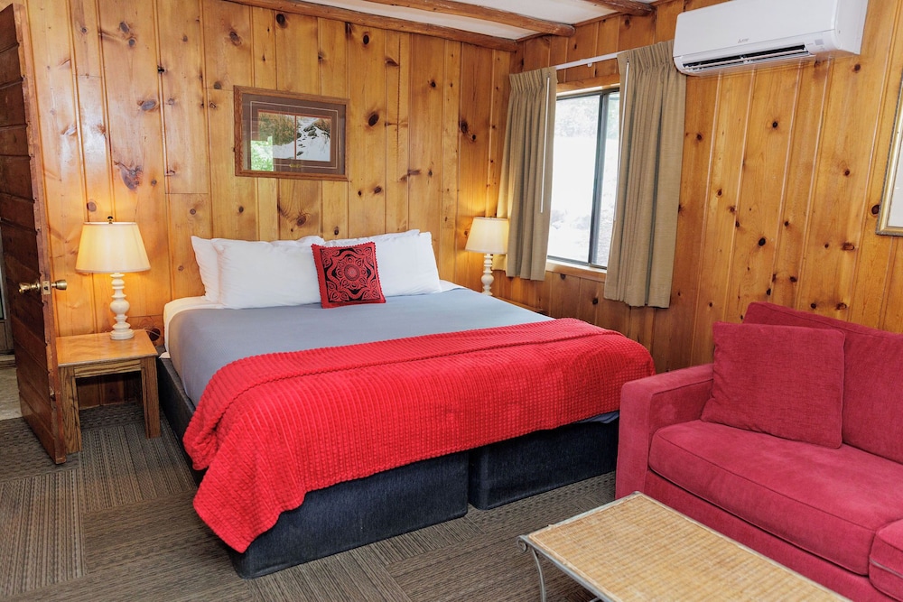 Foot of the Mountain Motel 14/71