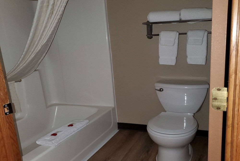 Room, Queen Bed, Super 8 Estherville 7/10