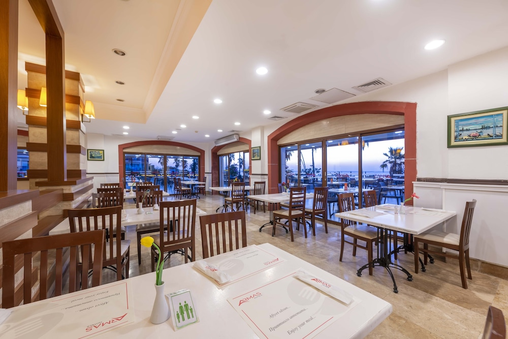 Armas Labada Hotel 60/71