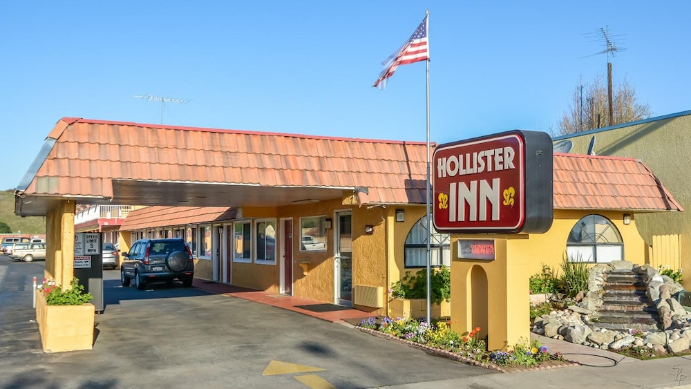 Hollister Inn 24/28