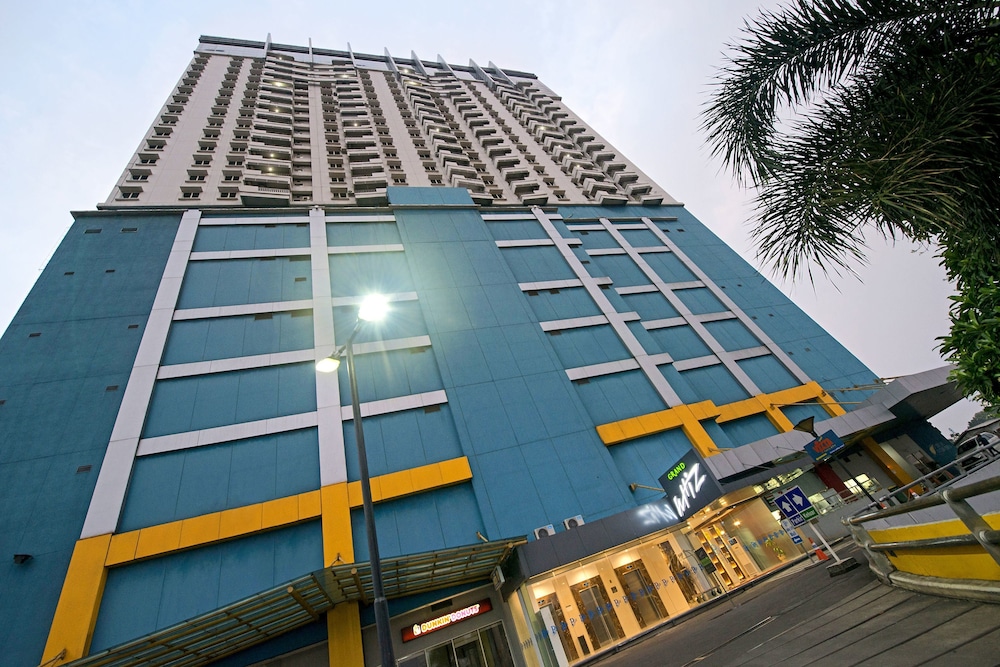 Grand Whiz Poins Square Simatupang 4/53