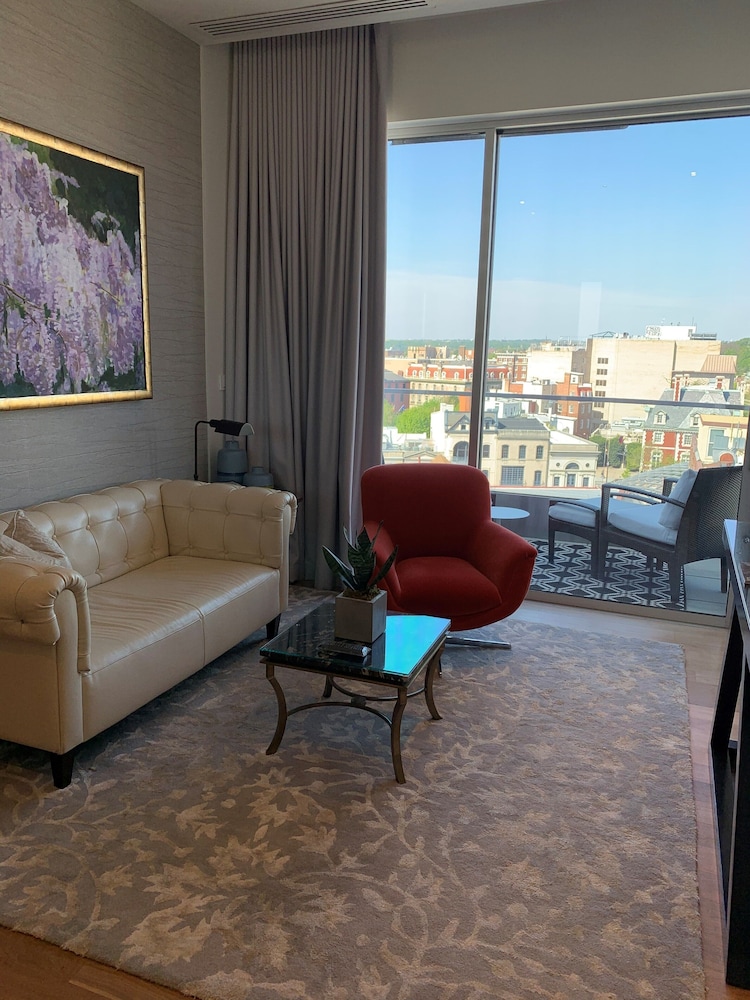 Dupont Circle Hotel 62/98