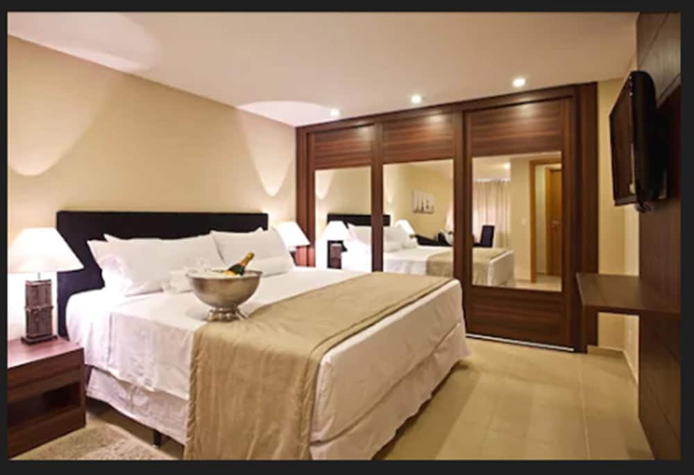 MASTER, SUITE, ACCESSIBLE