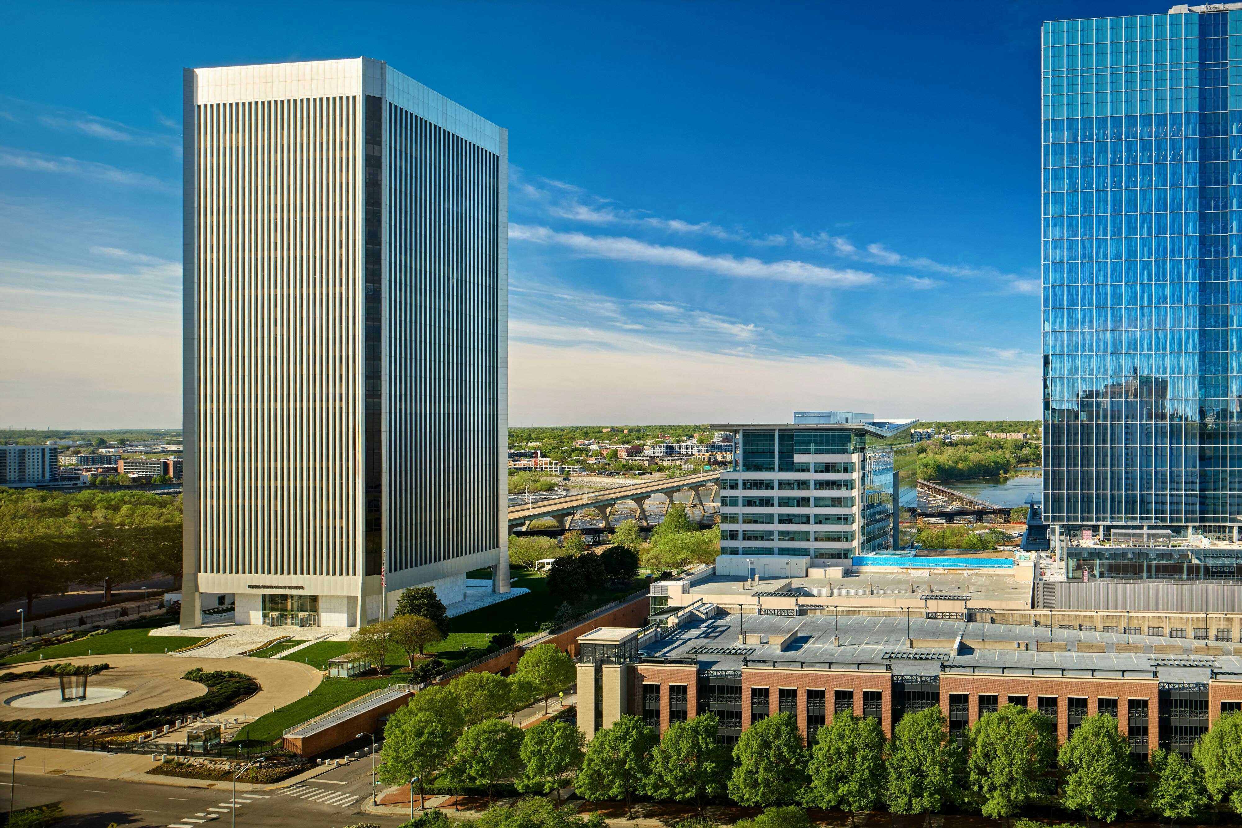 Delta Hotels Richmond Downtown 2/40