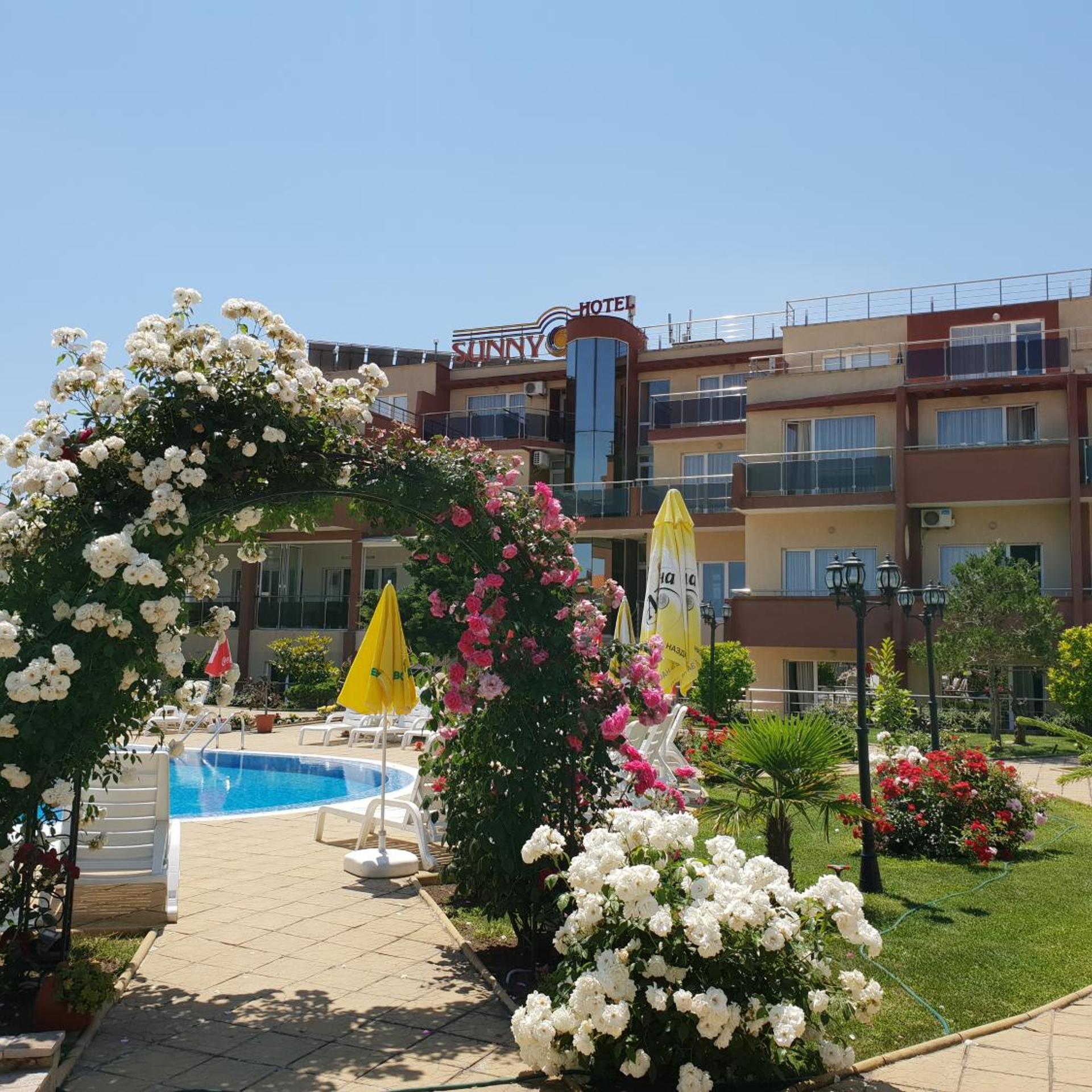 Hotel Sunny. 46/55