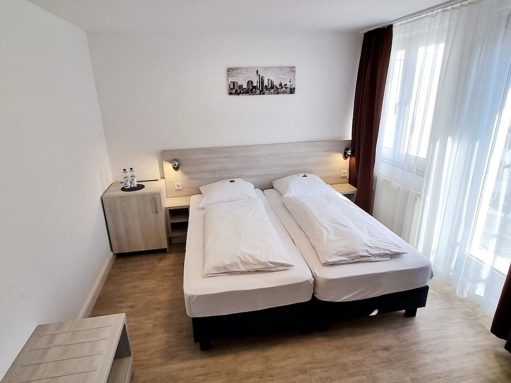 Adler Hotel Frankfurt 12/50