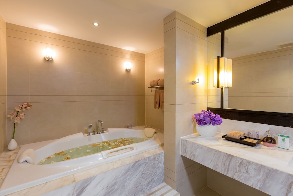 Sawaddi Patong Resort & Spa 75/75