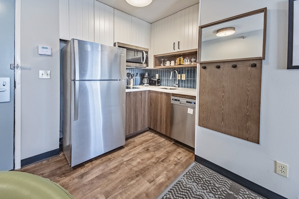 Staybridge Suites Cedar Rapids North 13/41