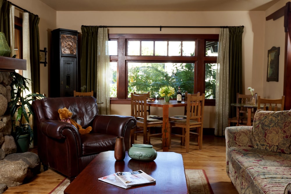 Blackbird Inn A Four Sisters Inn 37/50