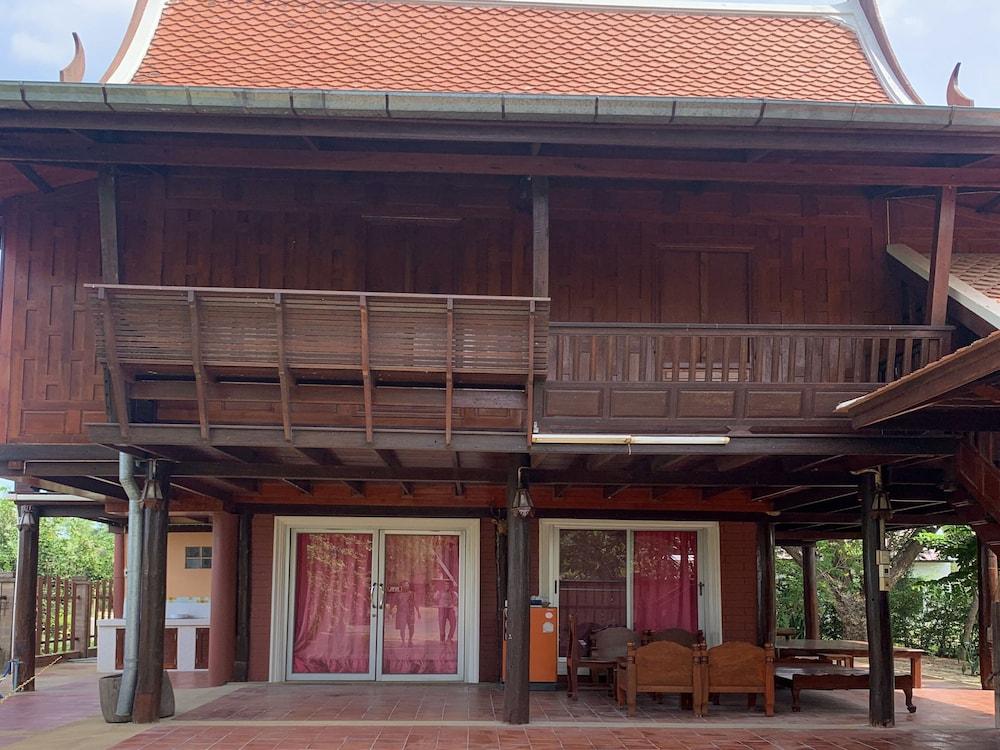 Suree Garden Resort & Karaoke in KAMPHANGSAEN