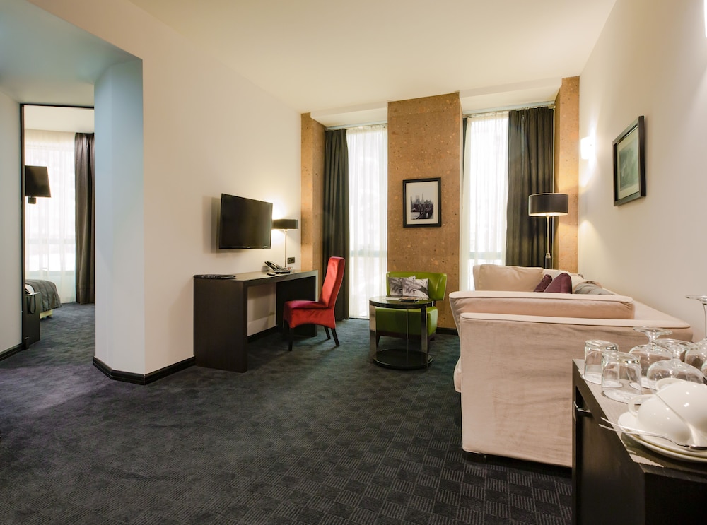 North Avenue by Stellar Hotels (Ex:North Avenue Hotel) 65/78