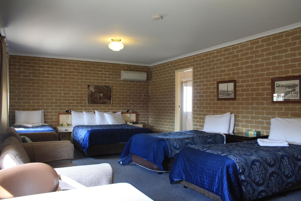 Grand Manor Motor Inn 18/32