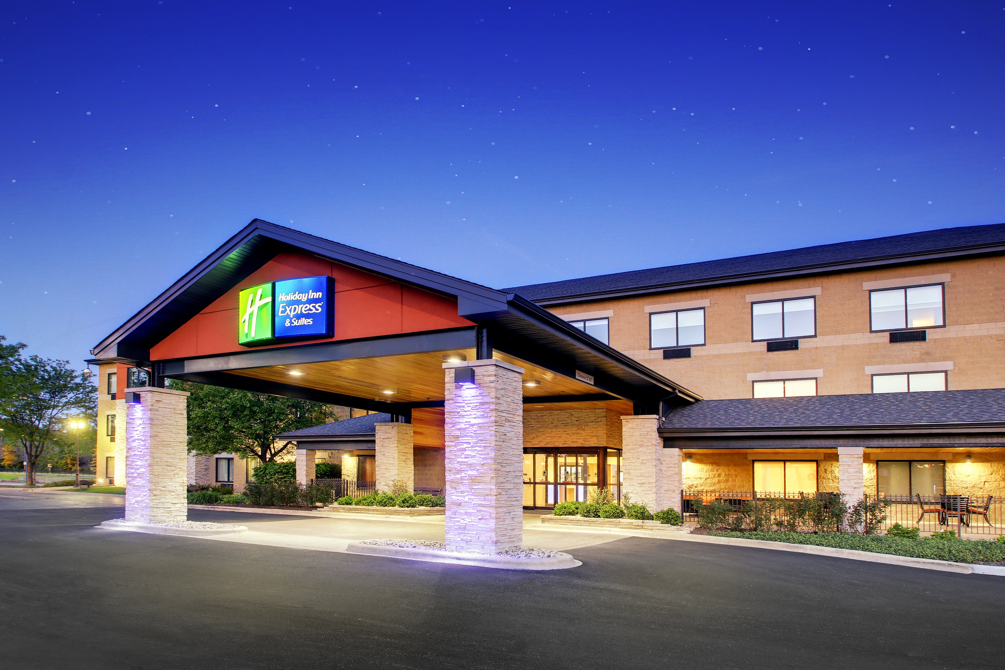Holiday Inn Express & Suites AURORA NAPERVILLE 1/41