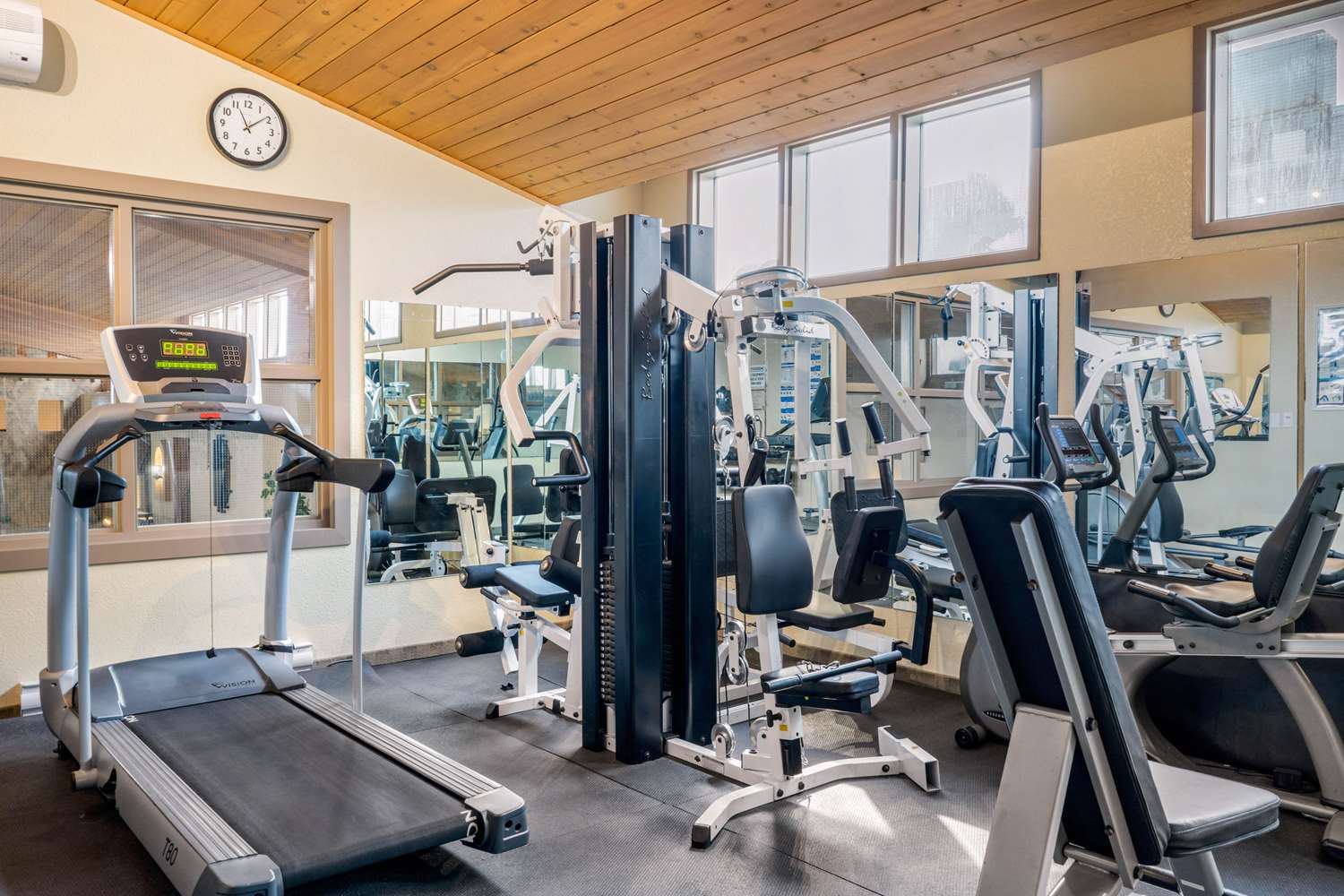 Quality Inn & Suites Winkler, MB 4/19