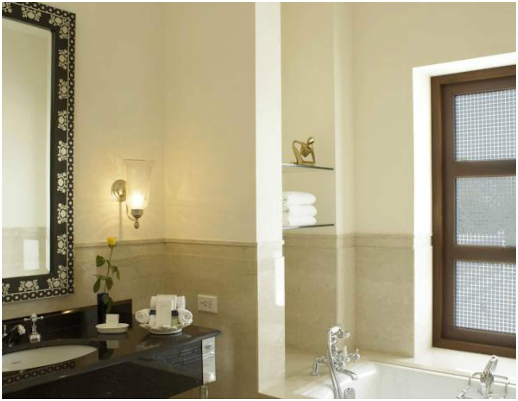 LUXURY, SUITE, LIVING AREA
