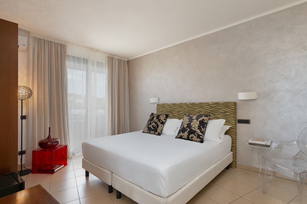 Luxury, Quadruple, Double and Twin Beds 2/5