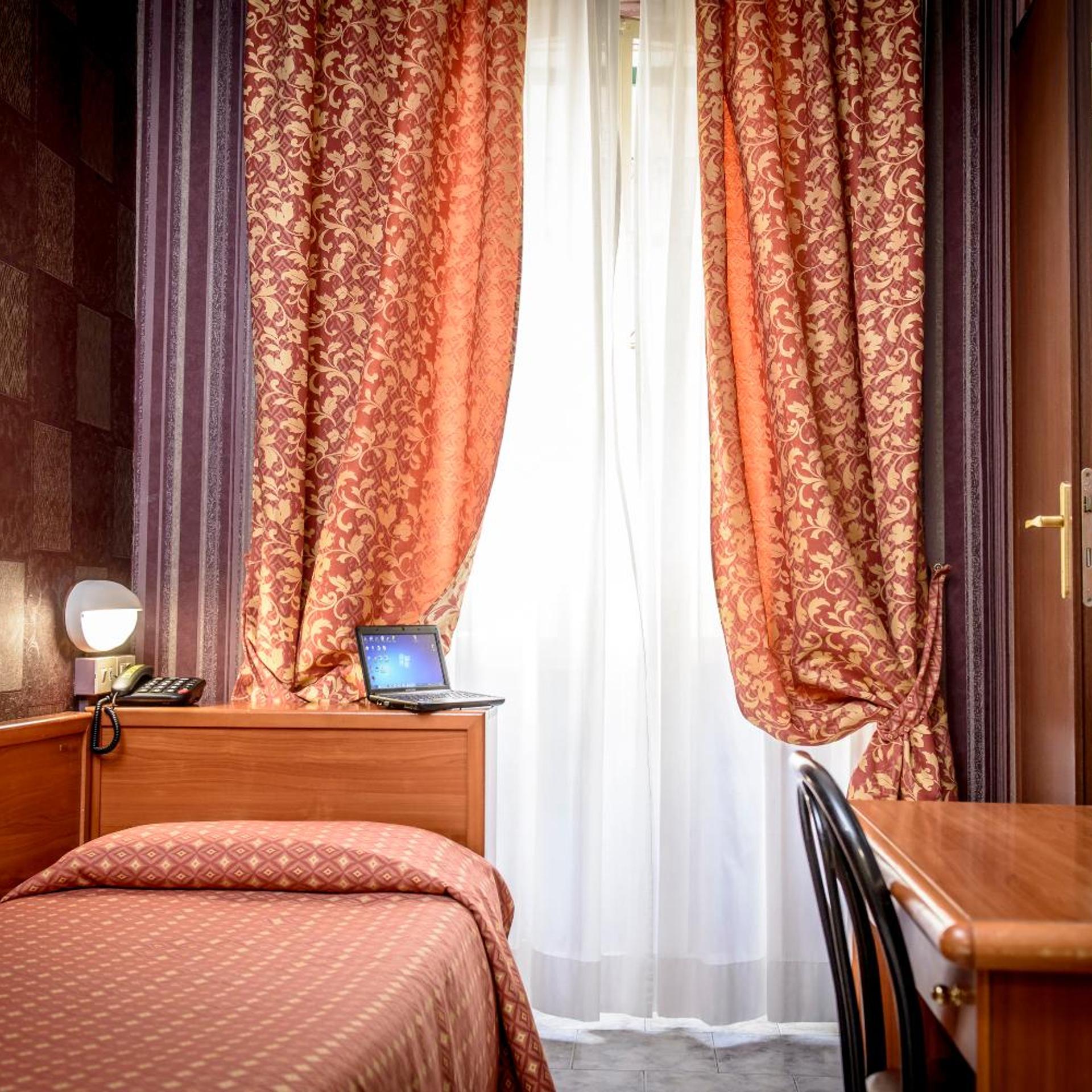 غرفة مفردة، Hotel Emmaus 2/13