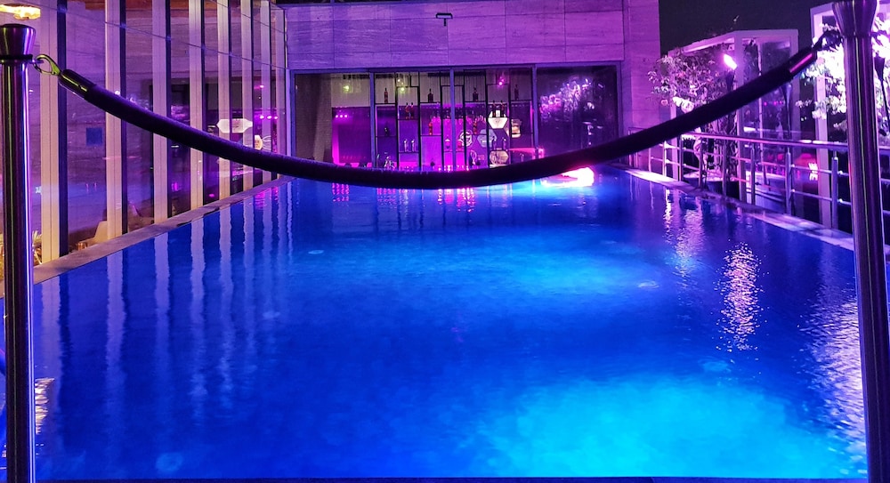 Radisson Lucknow City Center 4/64