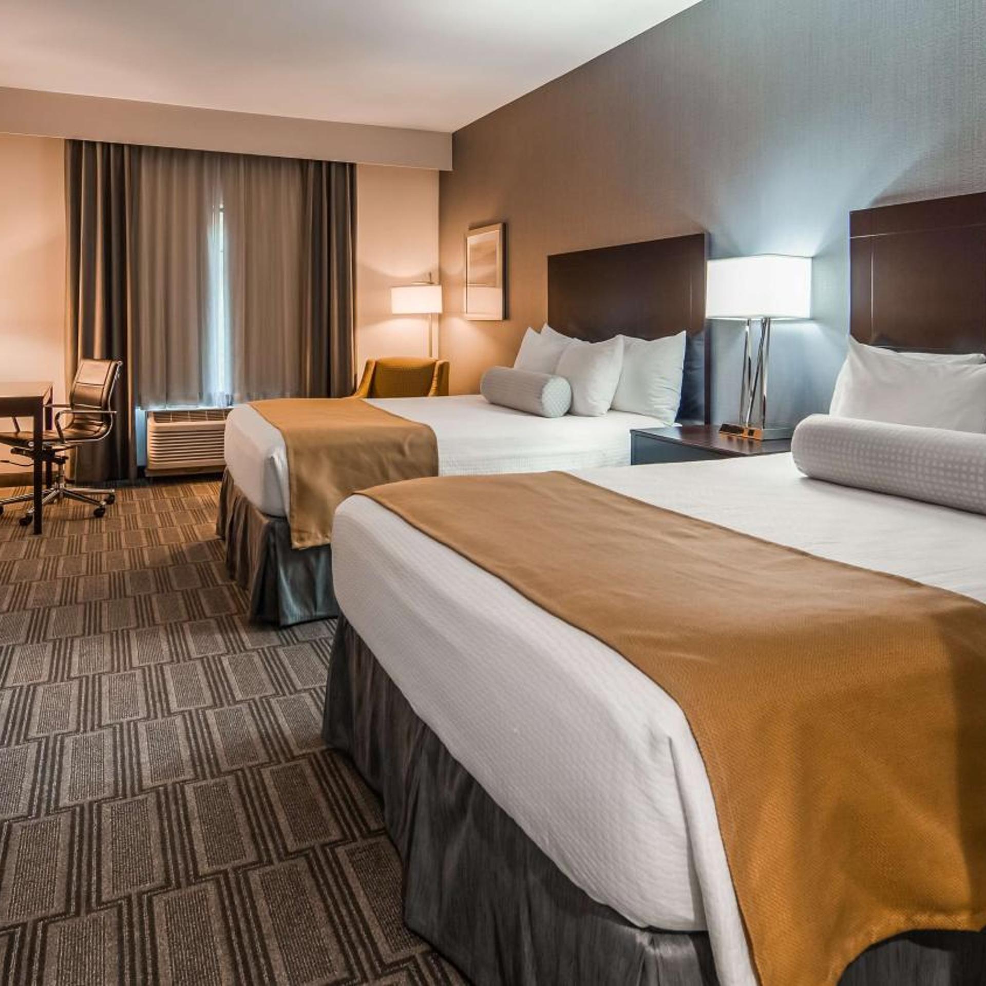 Room, 2 Queen Beds, Bathtub, Accessible