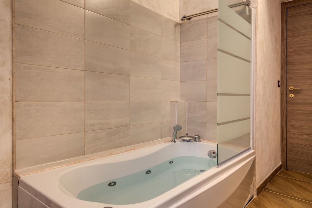 Amici Guesthouse 34/40