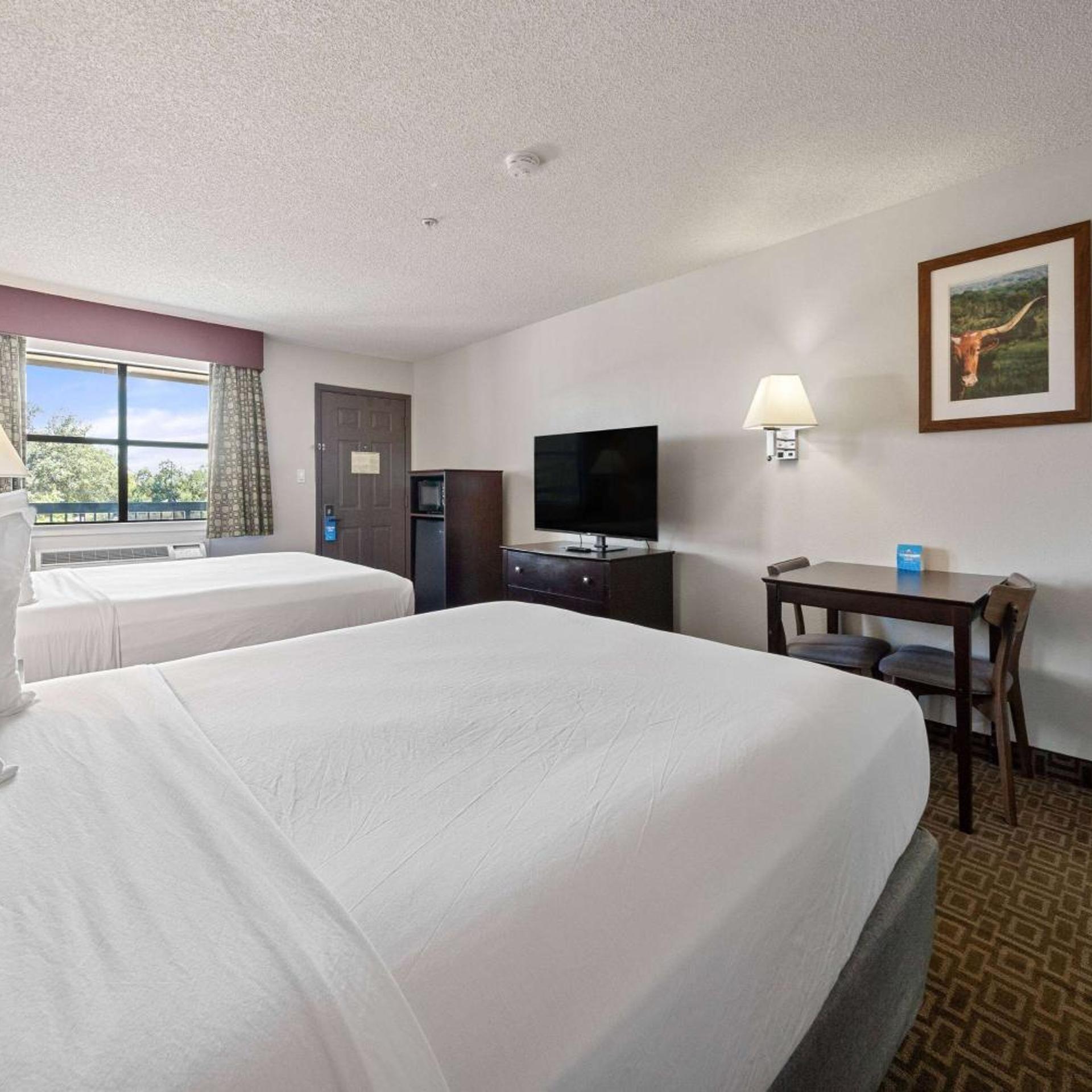 Room, 2 Queen Beds, Bathtub, Accessible