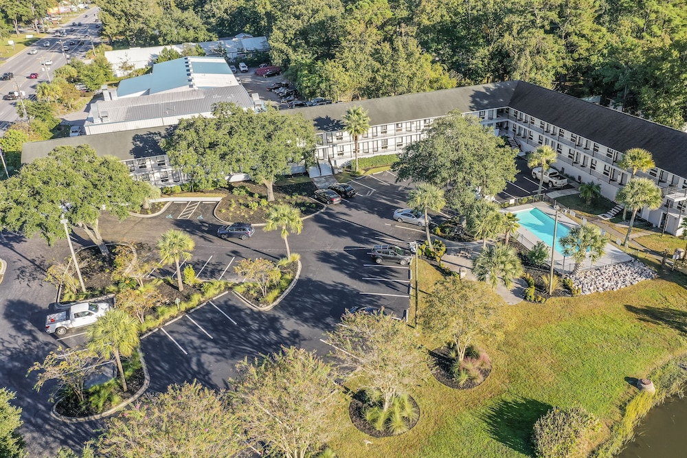 Charleston Creekside Inn 24/30