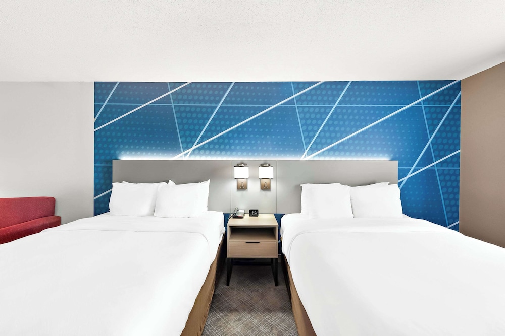 SUITE, MULTIPLE BEDS