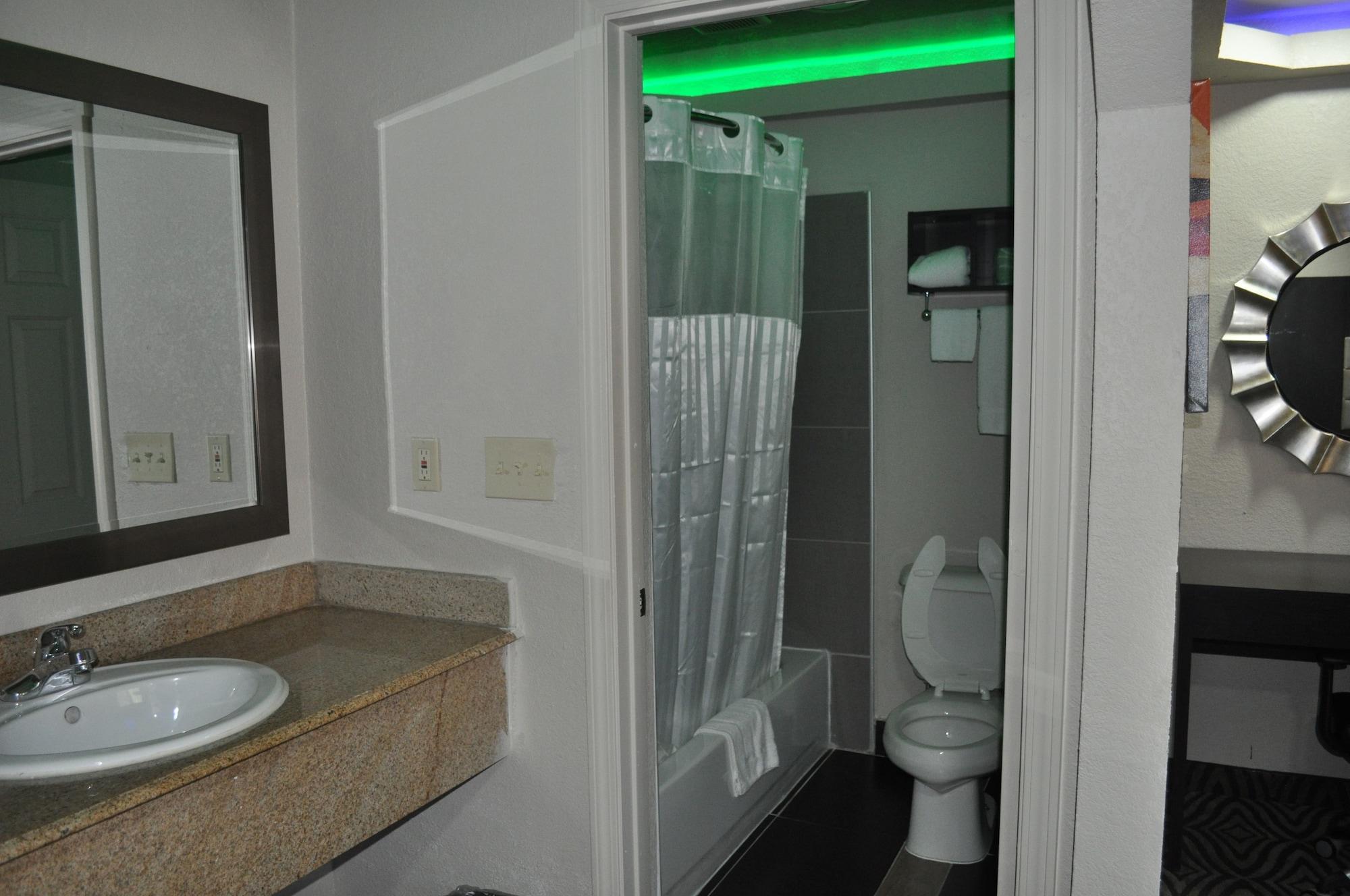 Downtown Suites Dallas 16/20