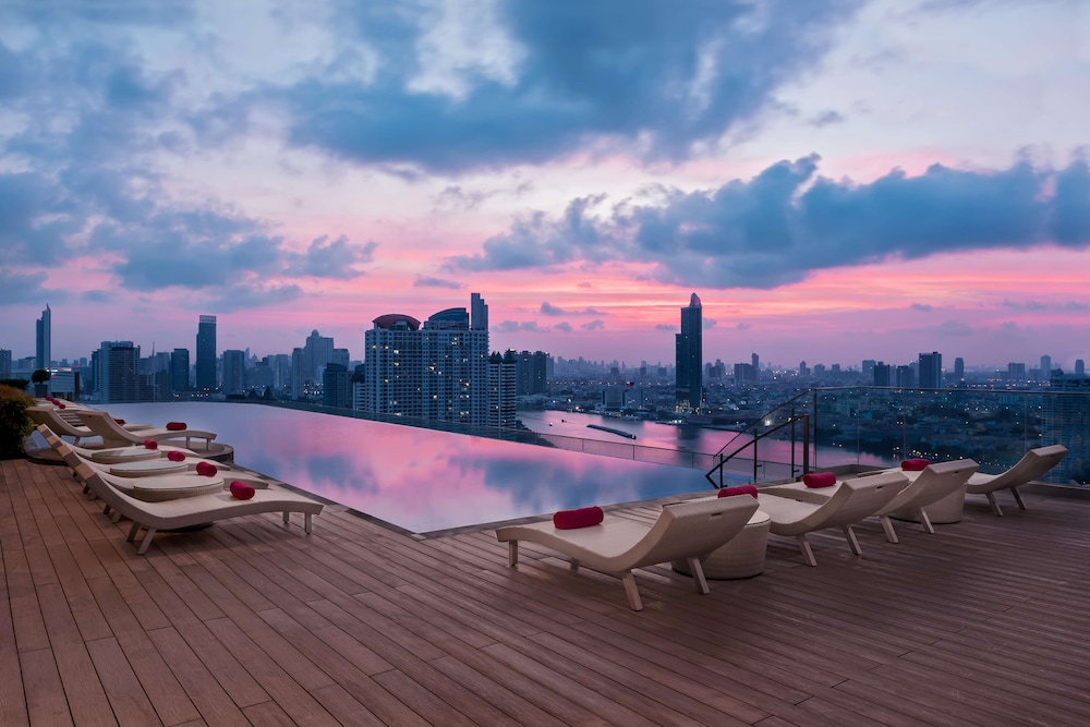 Avani Riverside Bangkok Hotel 64/72