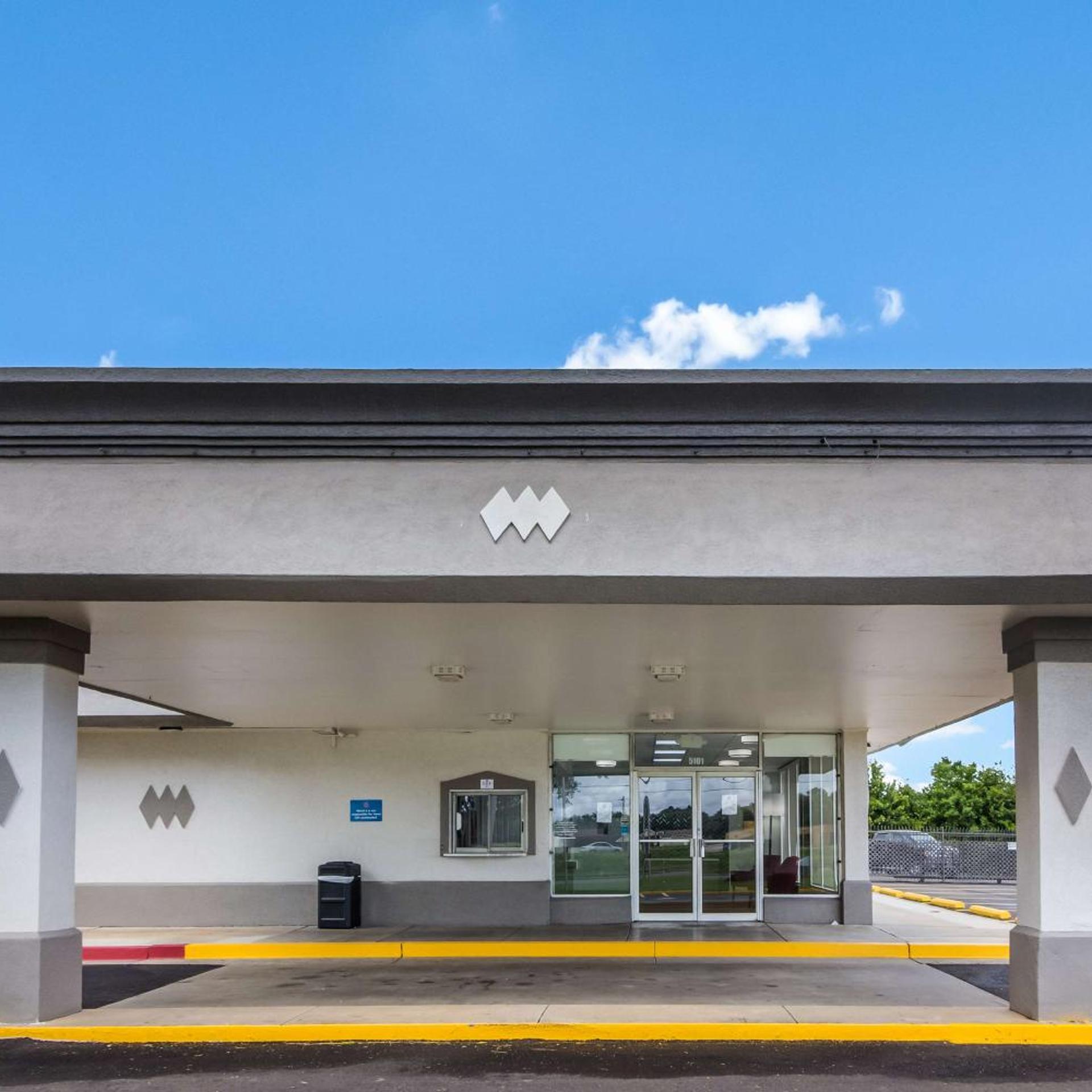 Motel6 Groves, TX 3/44