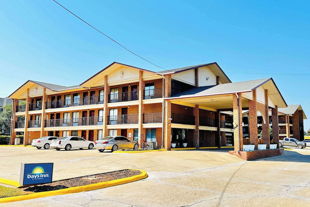 Days Inn & Suites by Wyndham Bossier City 3/50