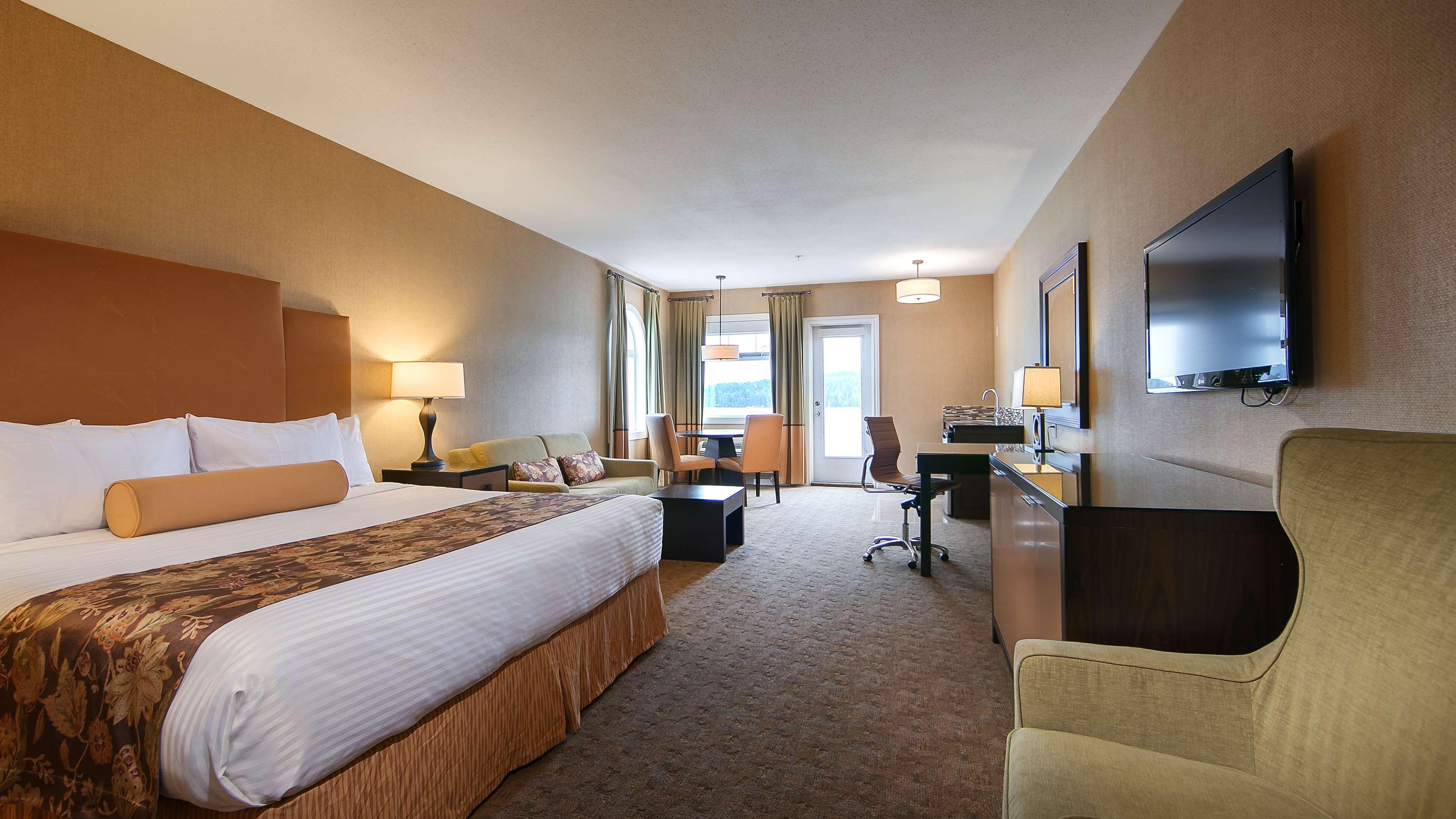 Room, King Bed, Partial Water View, Sofa