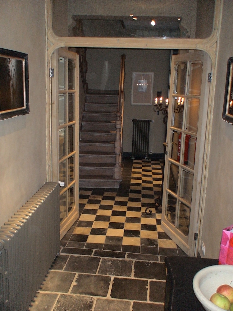 1669 Bed And Breakfast 31/50