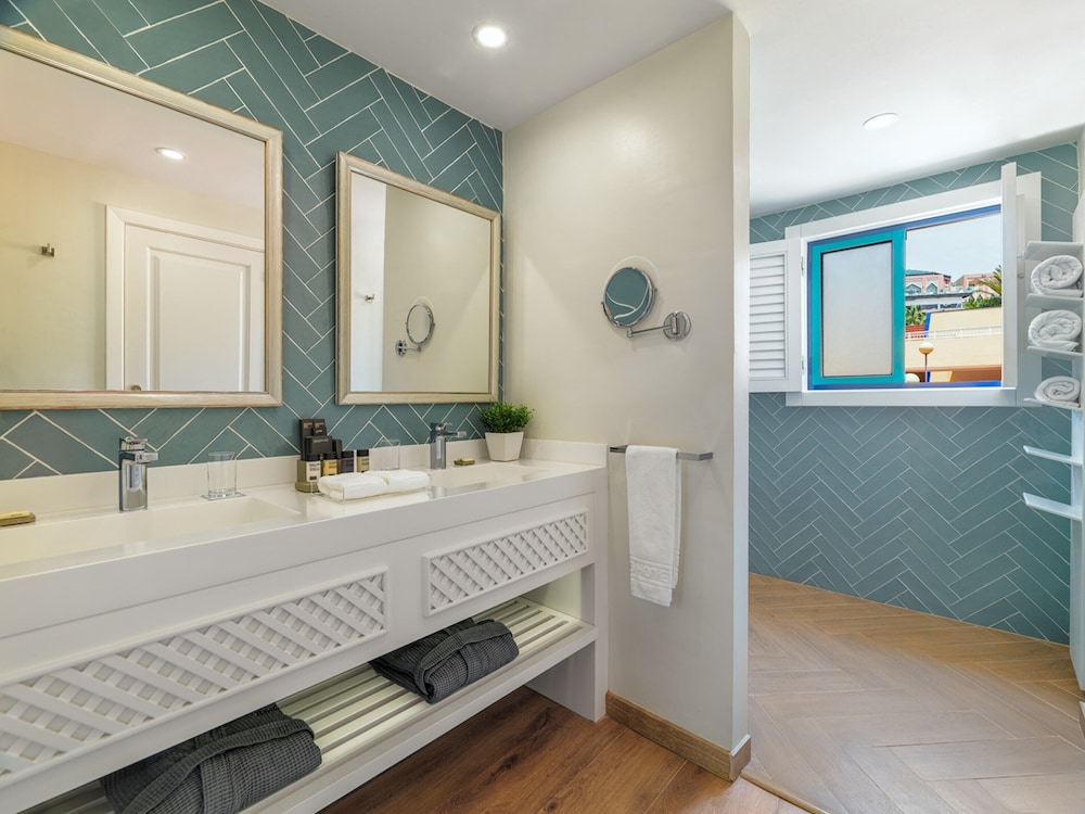 H10 Playa Esmeralda - Adults Only 72/73