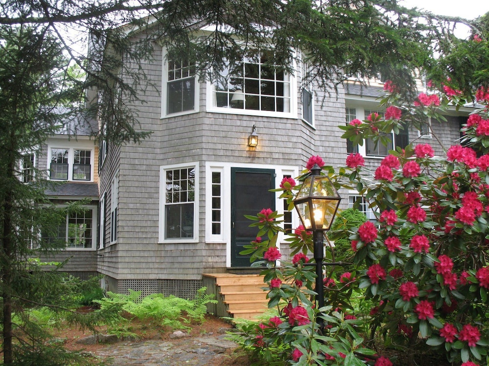 Harbourside Inn 2/50