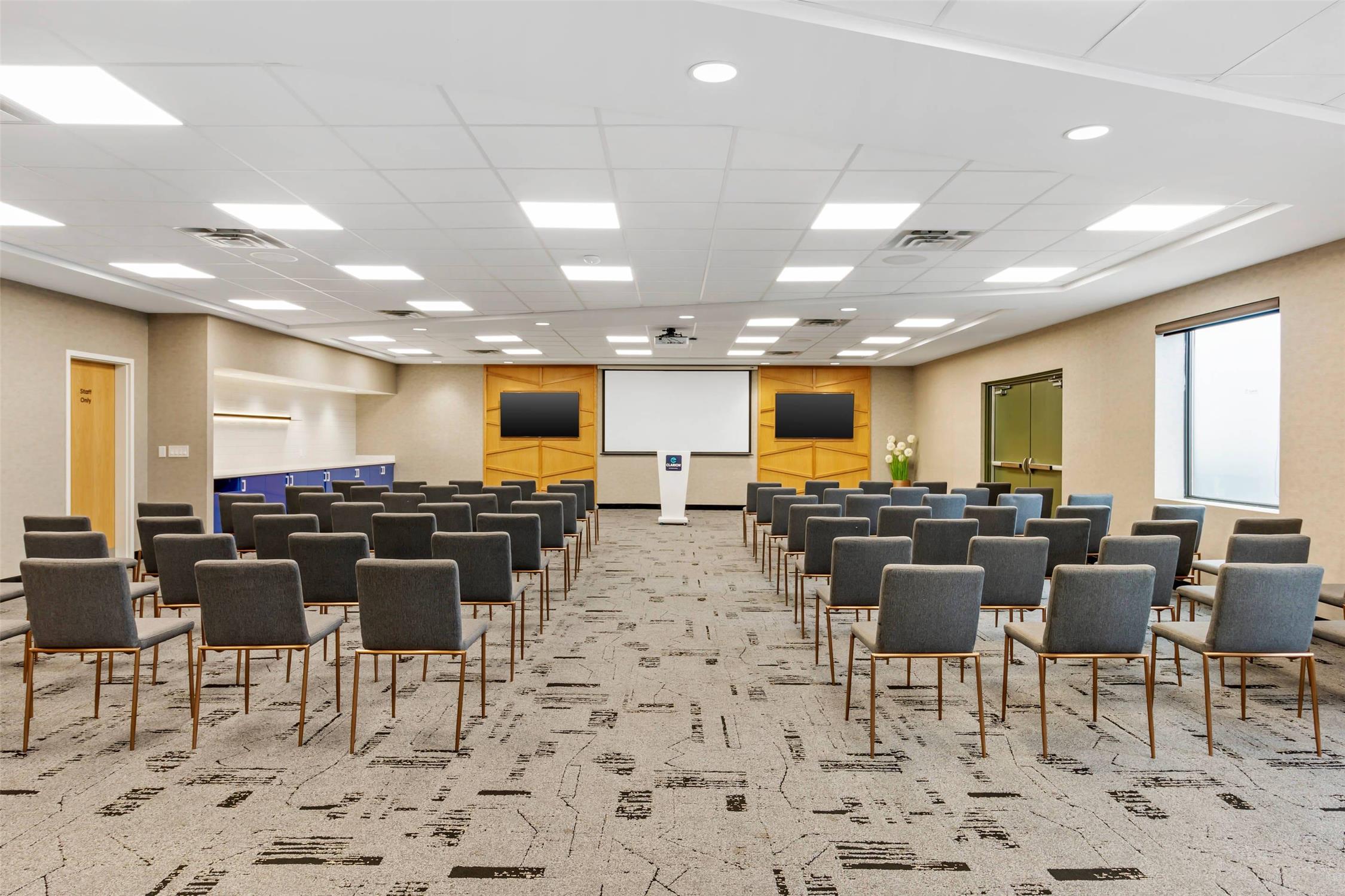 Clarion Inn Lakeside Conference Centre Kenora 31/34