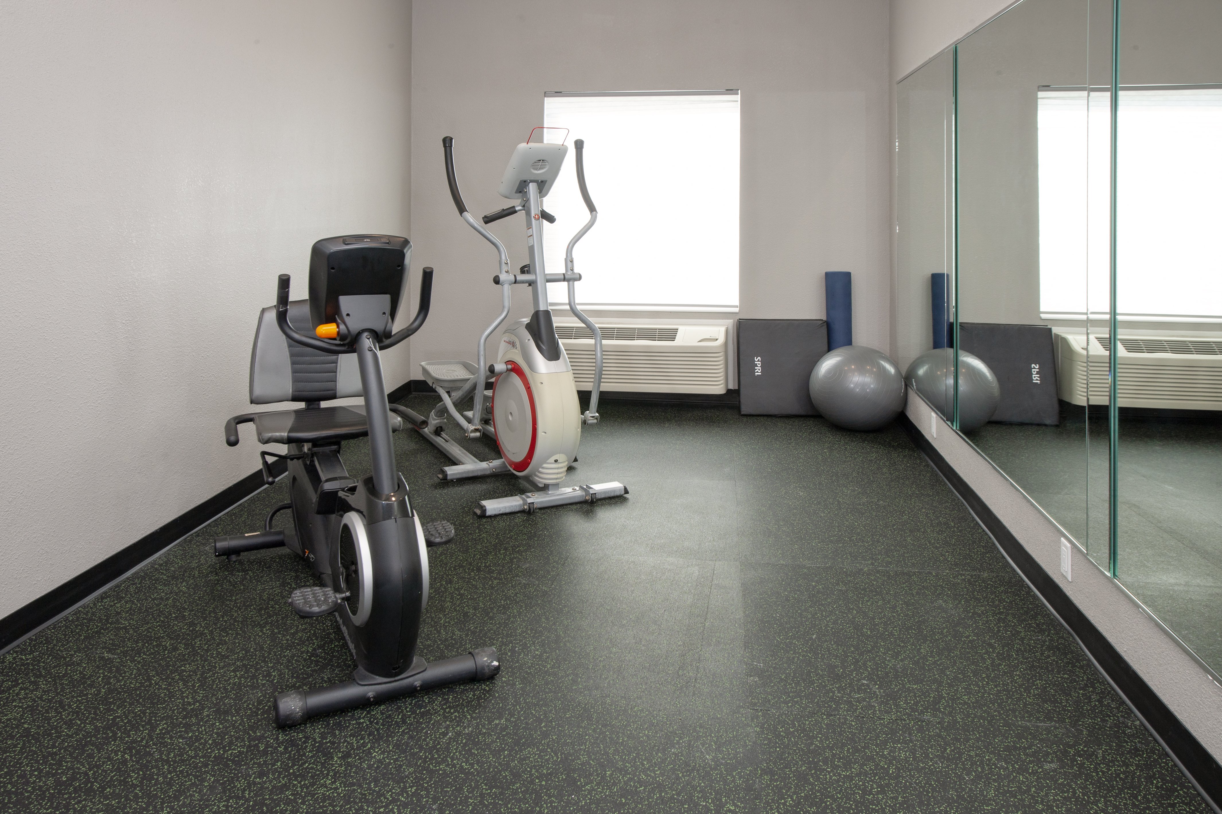Holiday Inn Express & Suites Bloomington - Normal, an IHG Hotel 39/69