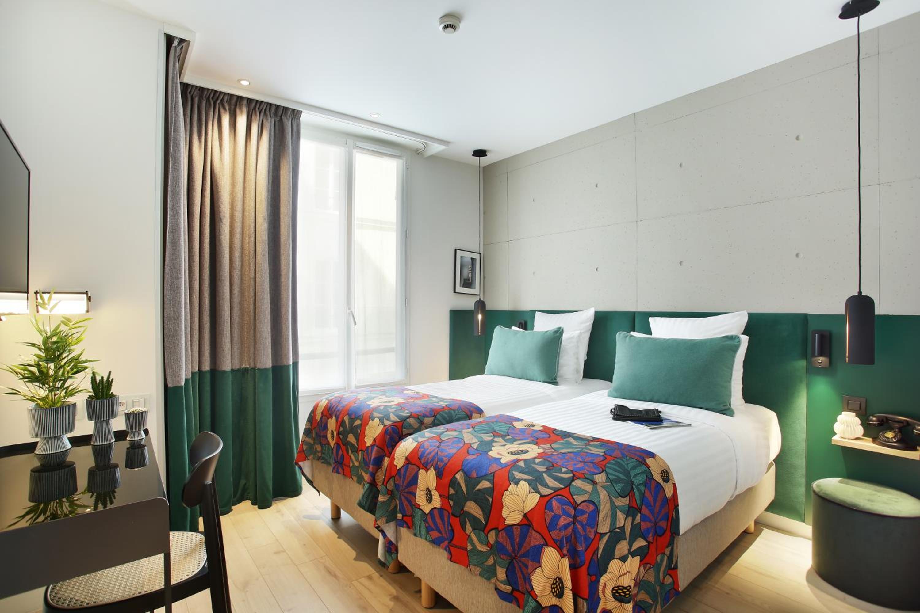 CLASSIC, TWIN BEDS