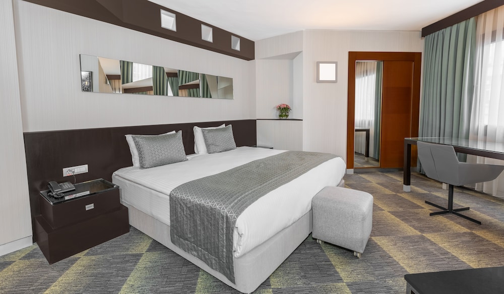 Point Hotel Taksim 24/68