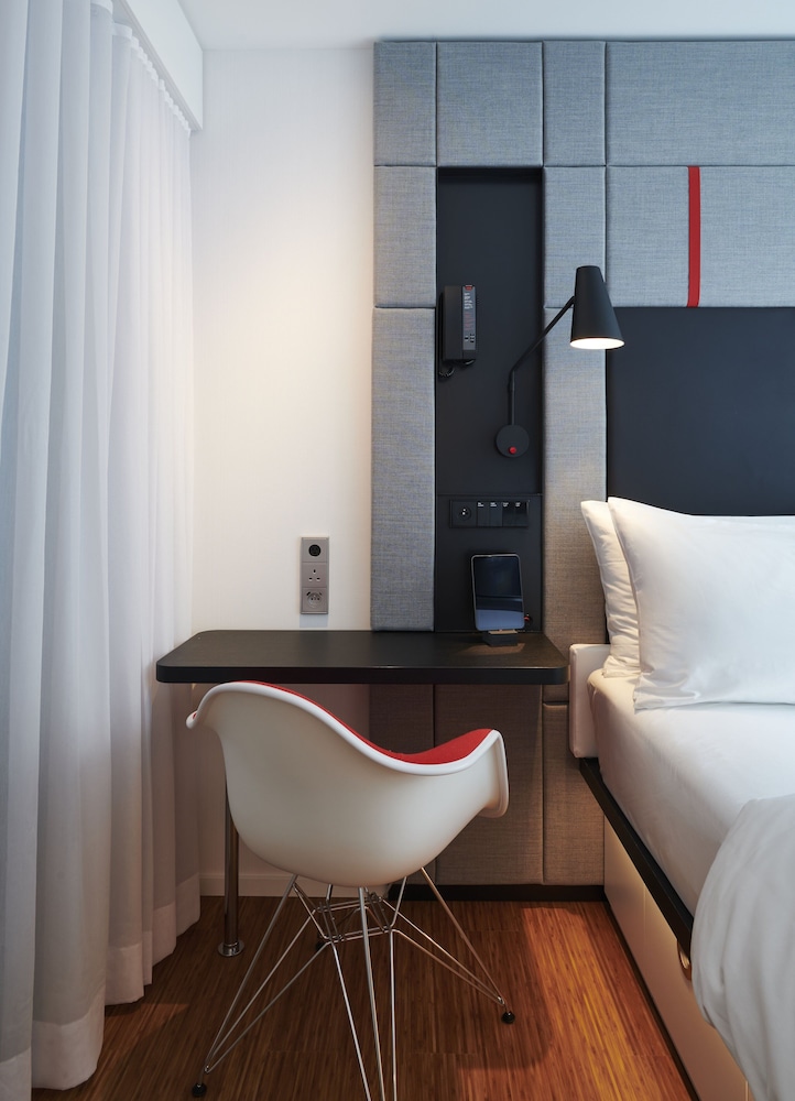 غرفة بسرير كينج لذوي الإعاقة، CitizenM Paris Opera 8/8