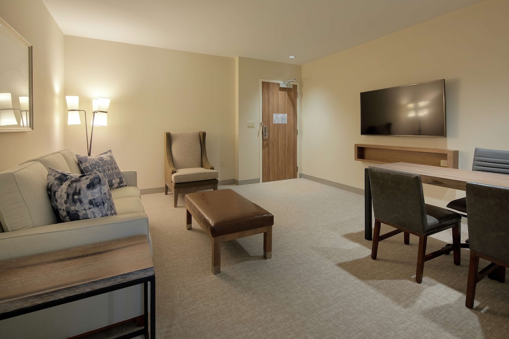 Embassy Suites by Hilton St Augustine Beach Oceanfront Resort 40/80