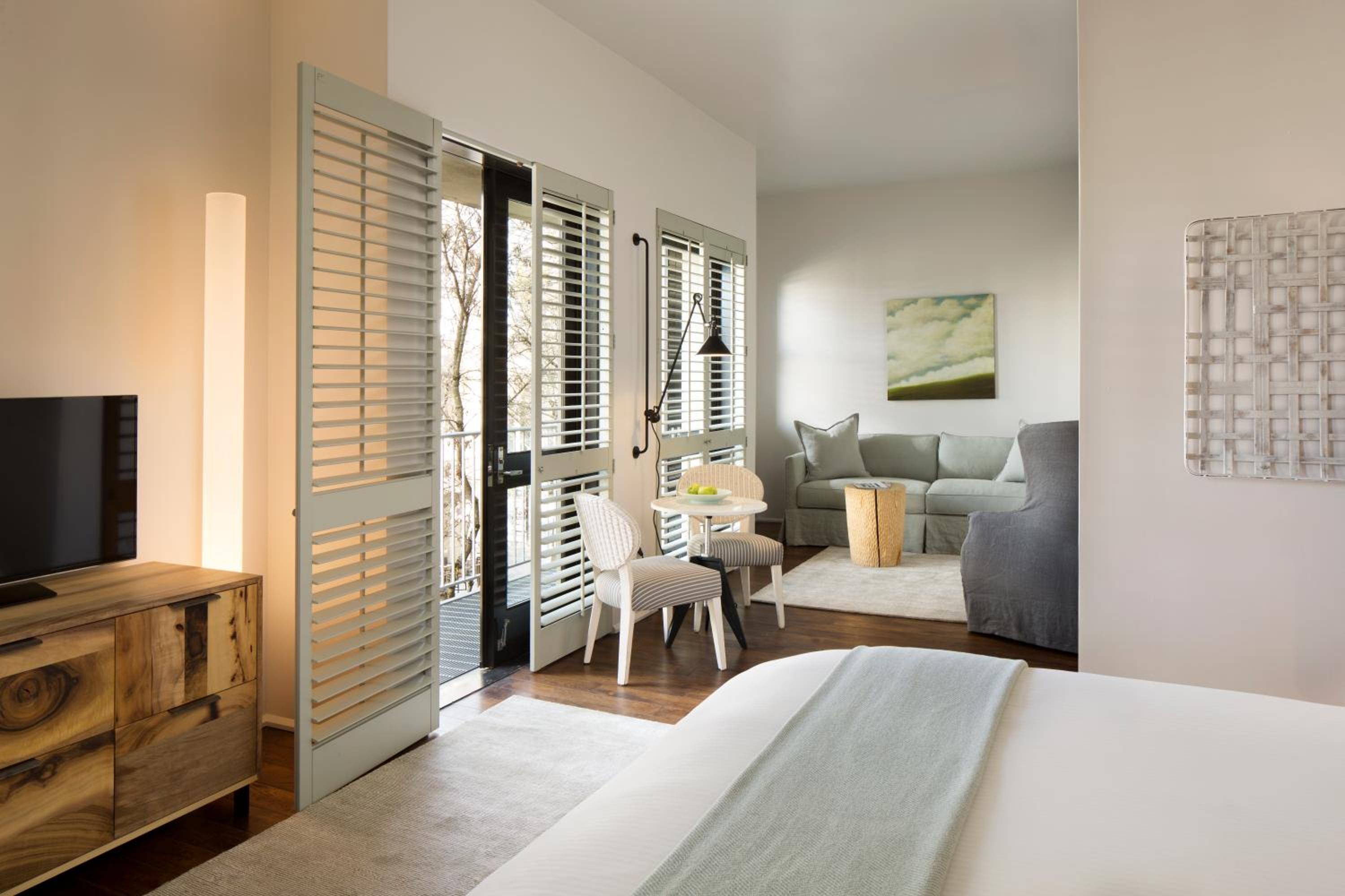 Courtyard, Suite