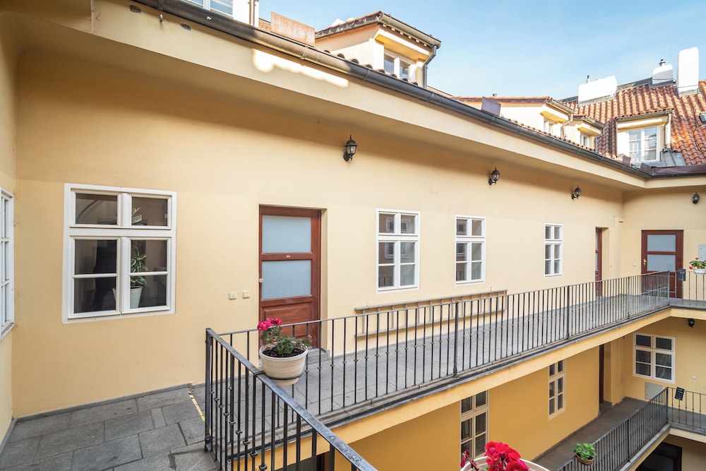 ROYAL ROAD RESIDENCE photo1