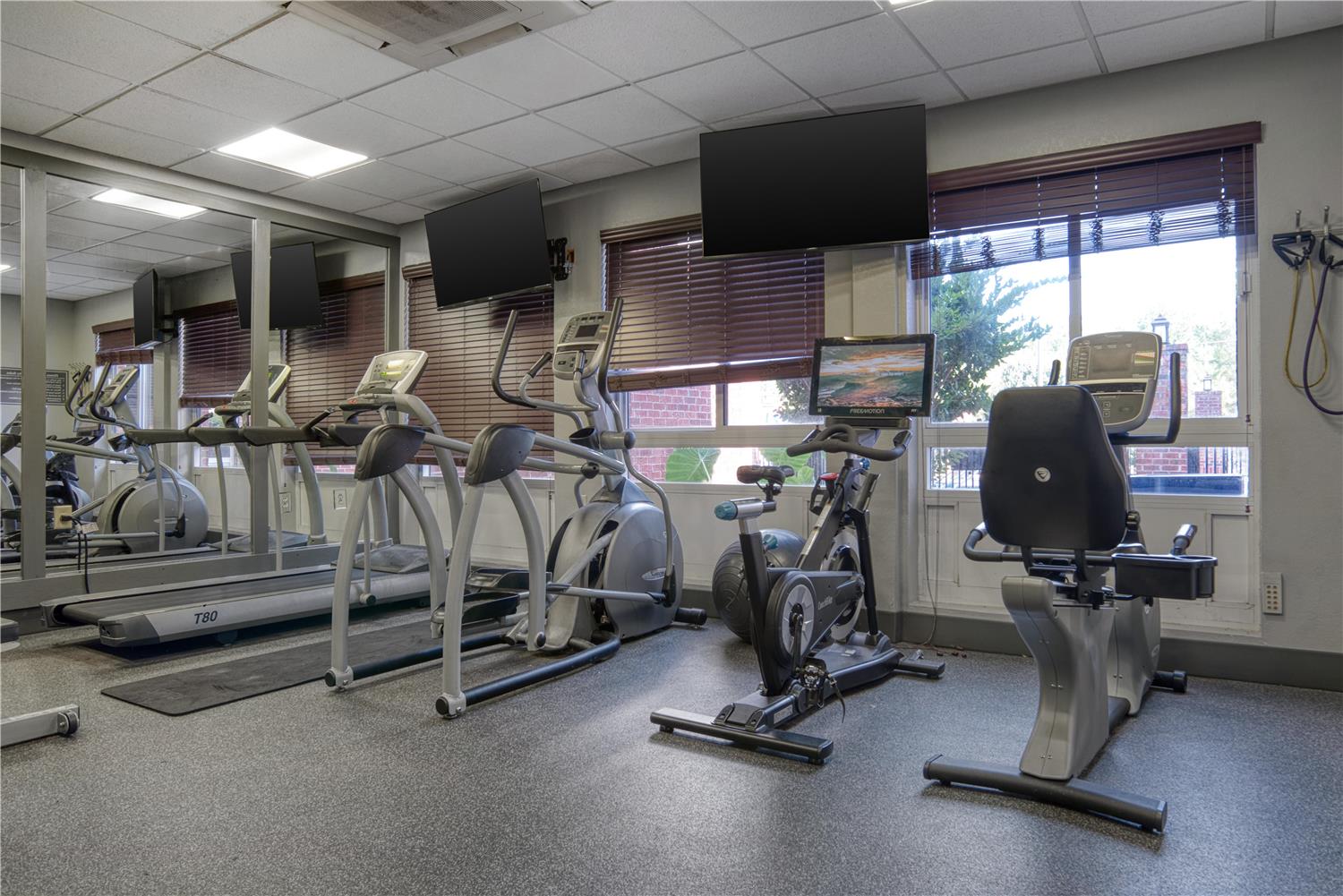 Best Western Plus Philadelphia-Choctaw Hotel and Suites 12/27
